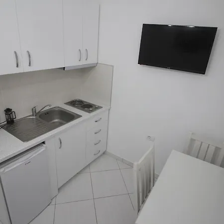 Eleana Apartment *