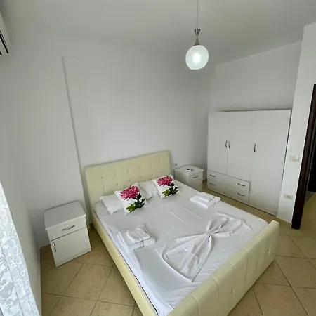 Eleana * Sarandë