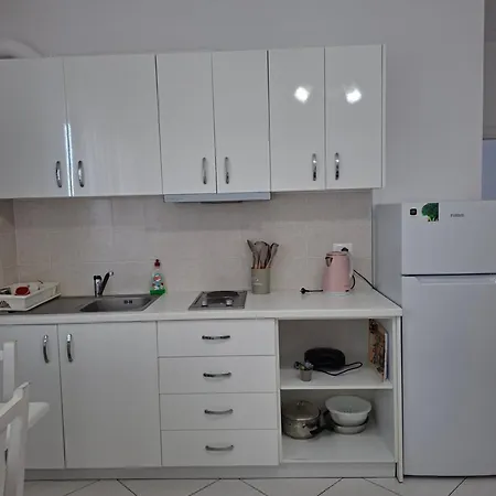 Eleana * Sarandë