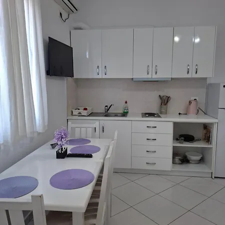 Eleana * Sarandë